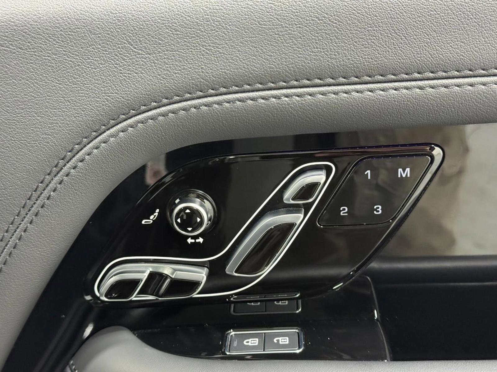 Used 2021 Land Rover Range Rover P525 Westminster Edition image 22