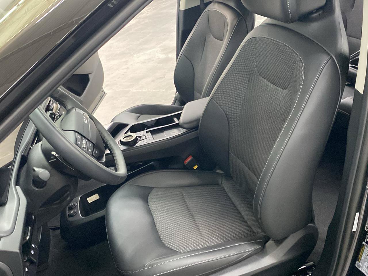 Used 2025 Kia EV6 Light w/ Light LR Technology Package RWD image 17