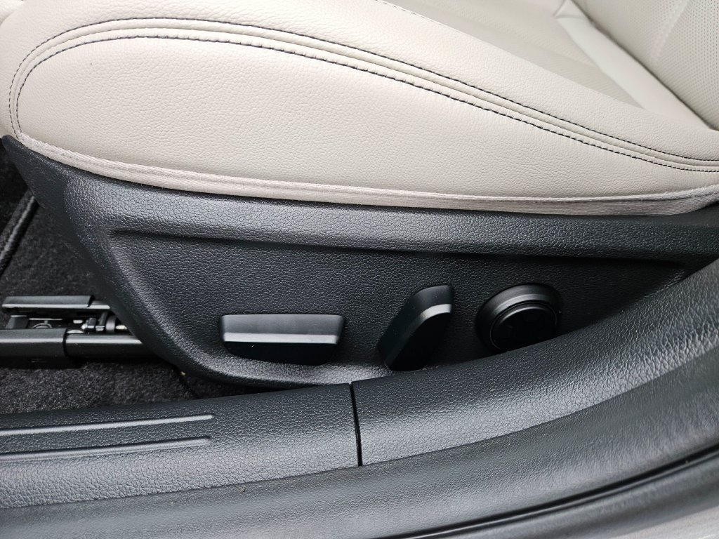 Used 2023 Genesis G70 2.0T RWD image 25
