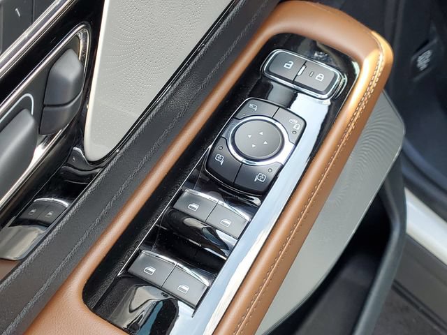 Used 2021 Lincoln Aviator Reserve AWD/4WD image 12