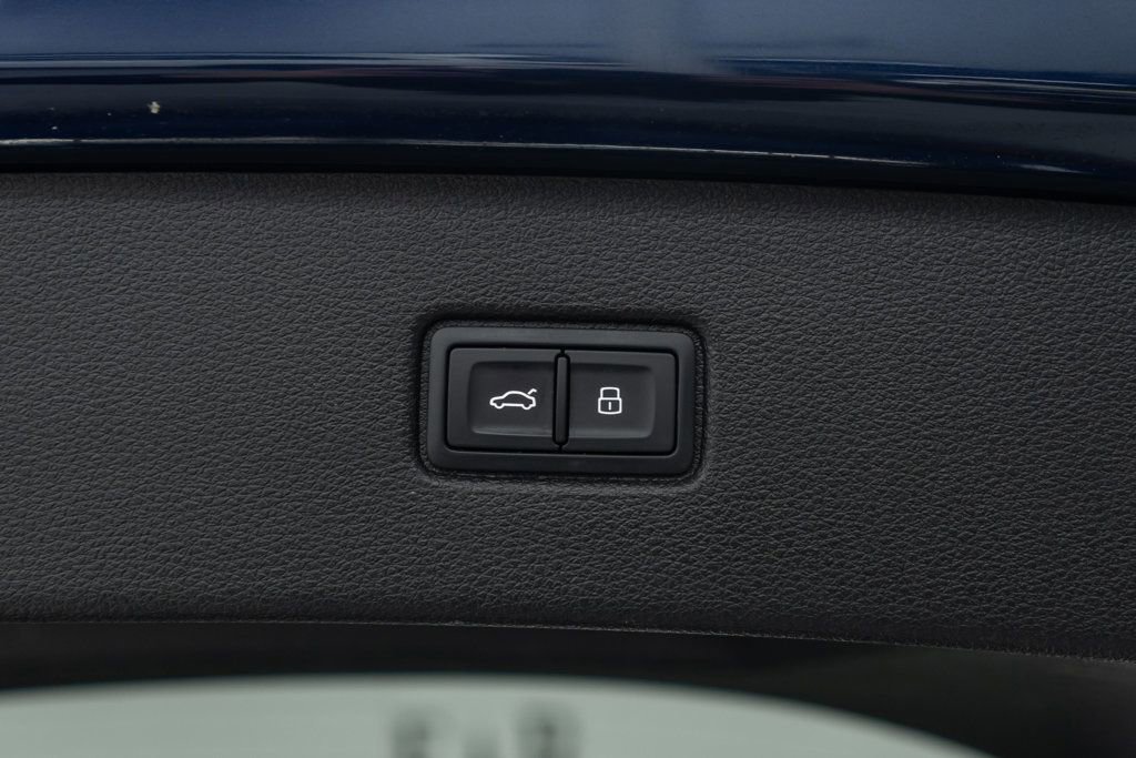 Used 2023 Audi Q7 3.0T Premium image 37