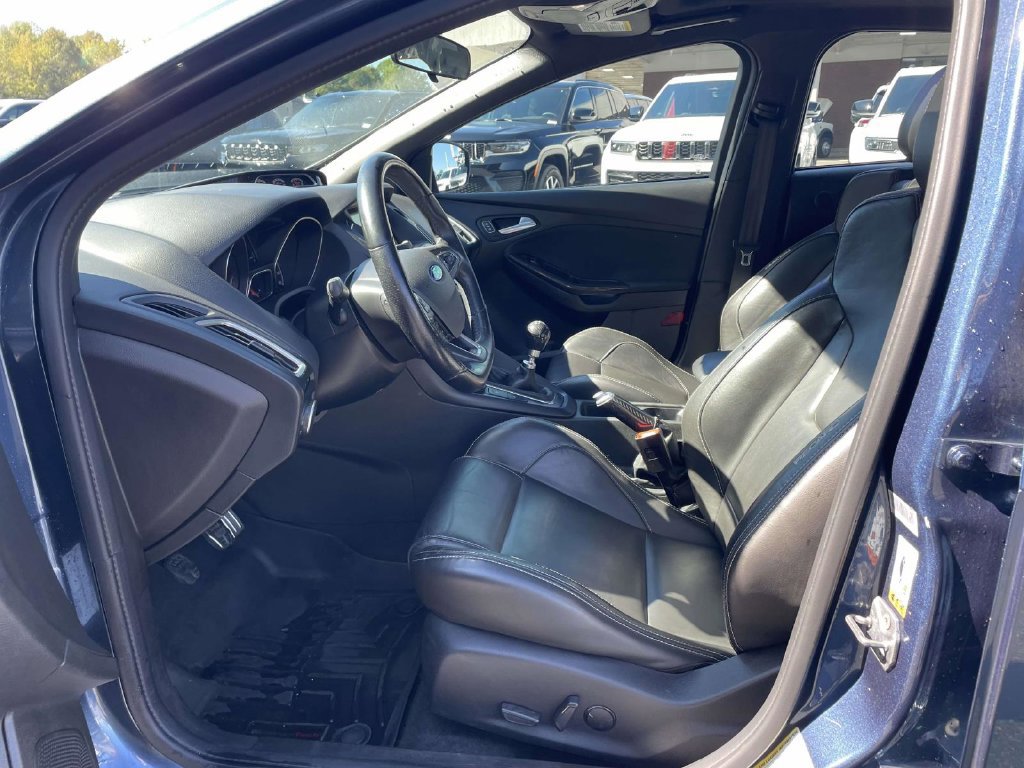 Used 2018 Ford Focus ST w/ Equipment Group 402A FWD image 25