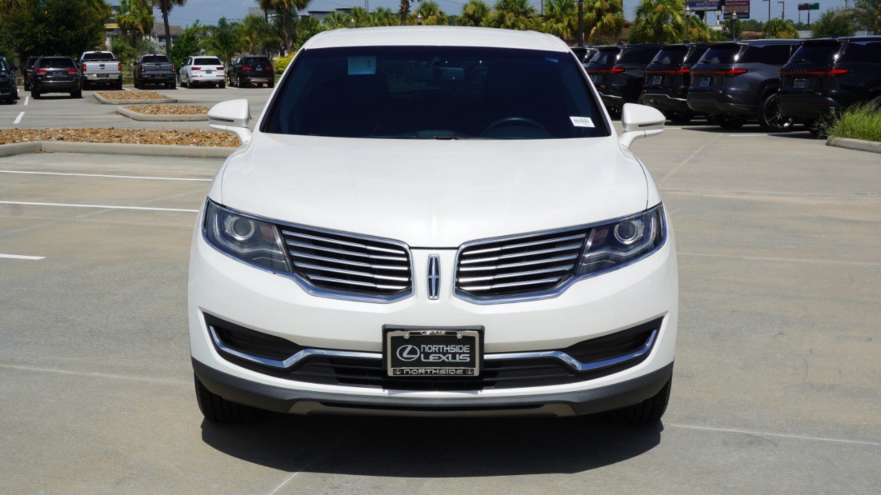 Used 2016 Lincoln MKX Premiere w/ Cargo Accessories Package FWD image 2
