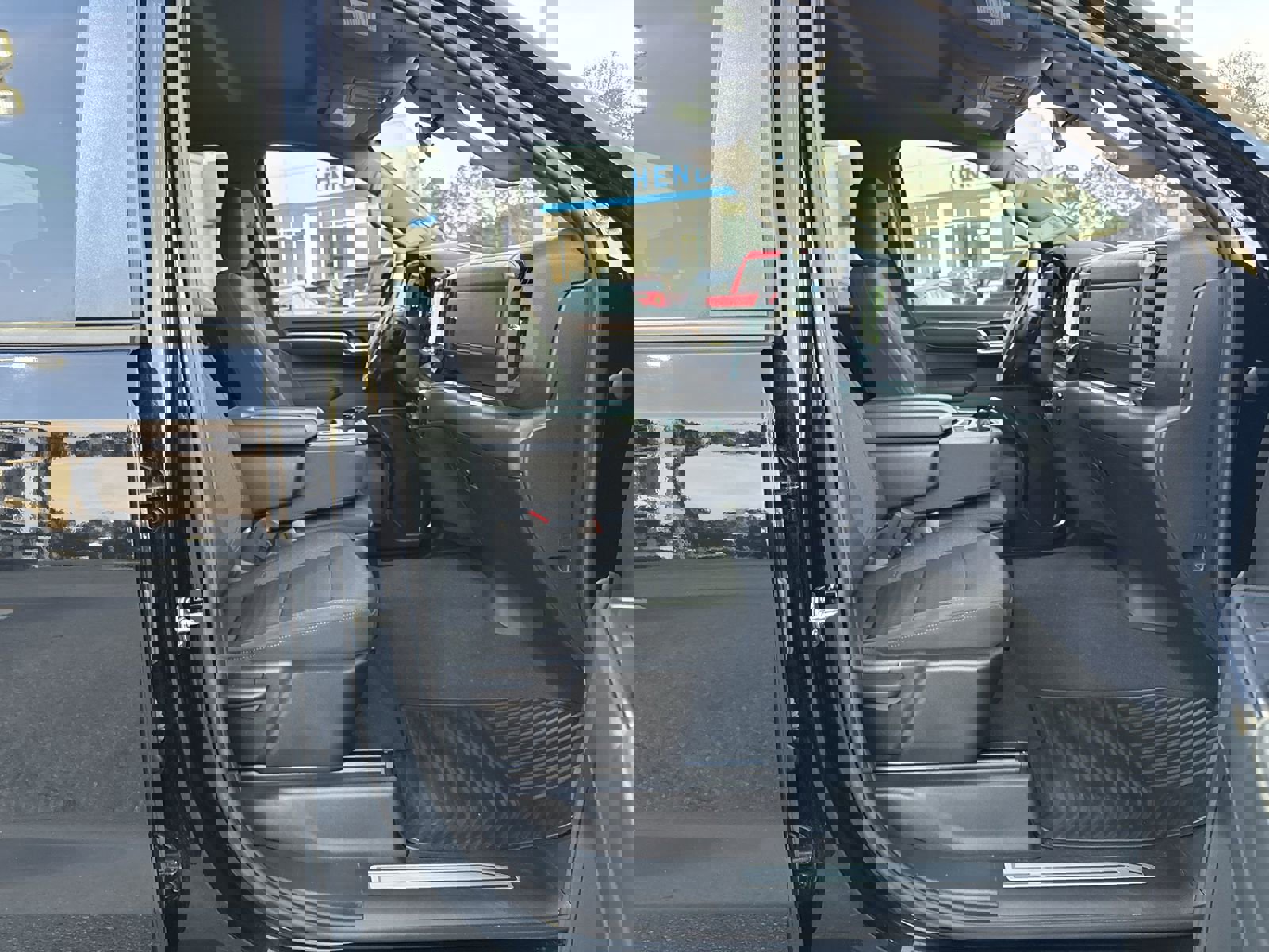 Used 2023 Chevrolet Silverado 1500 LT image 32