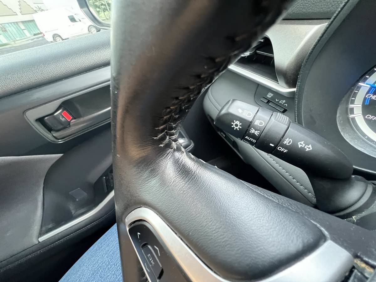 Used 2023 Toyota Highlander LE AWD/4WD image 32