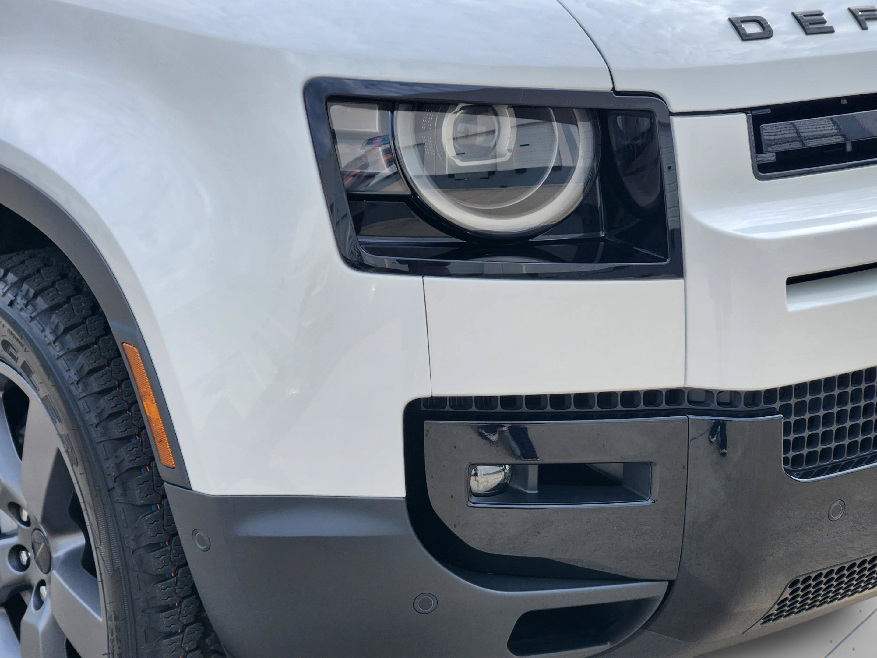 New 2026 Land Rover Defender 110 S AWD/4WD image 32