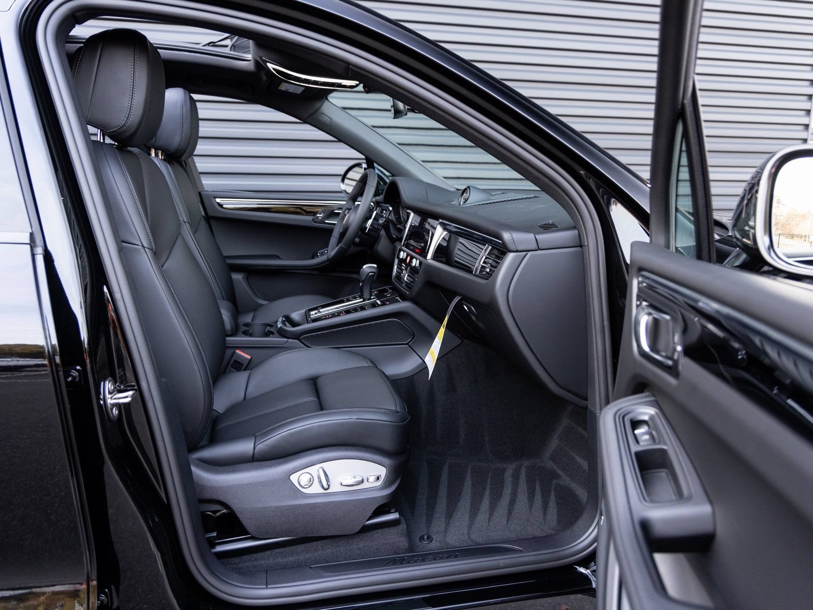 New 2026 Porsche Macan AWD/4WD image 34