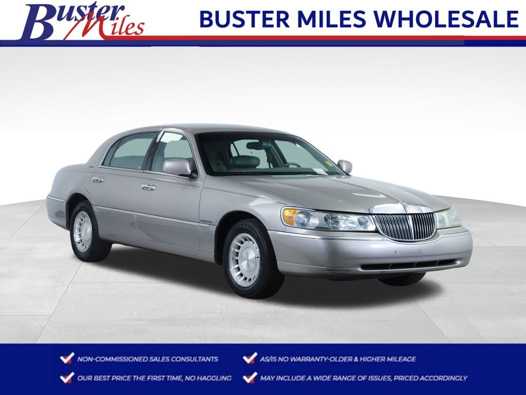 Used 2001 Lincoln Town Car Executive image 1