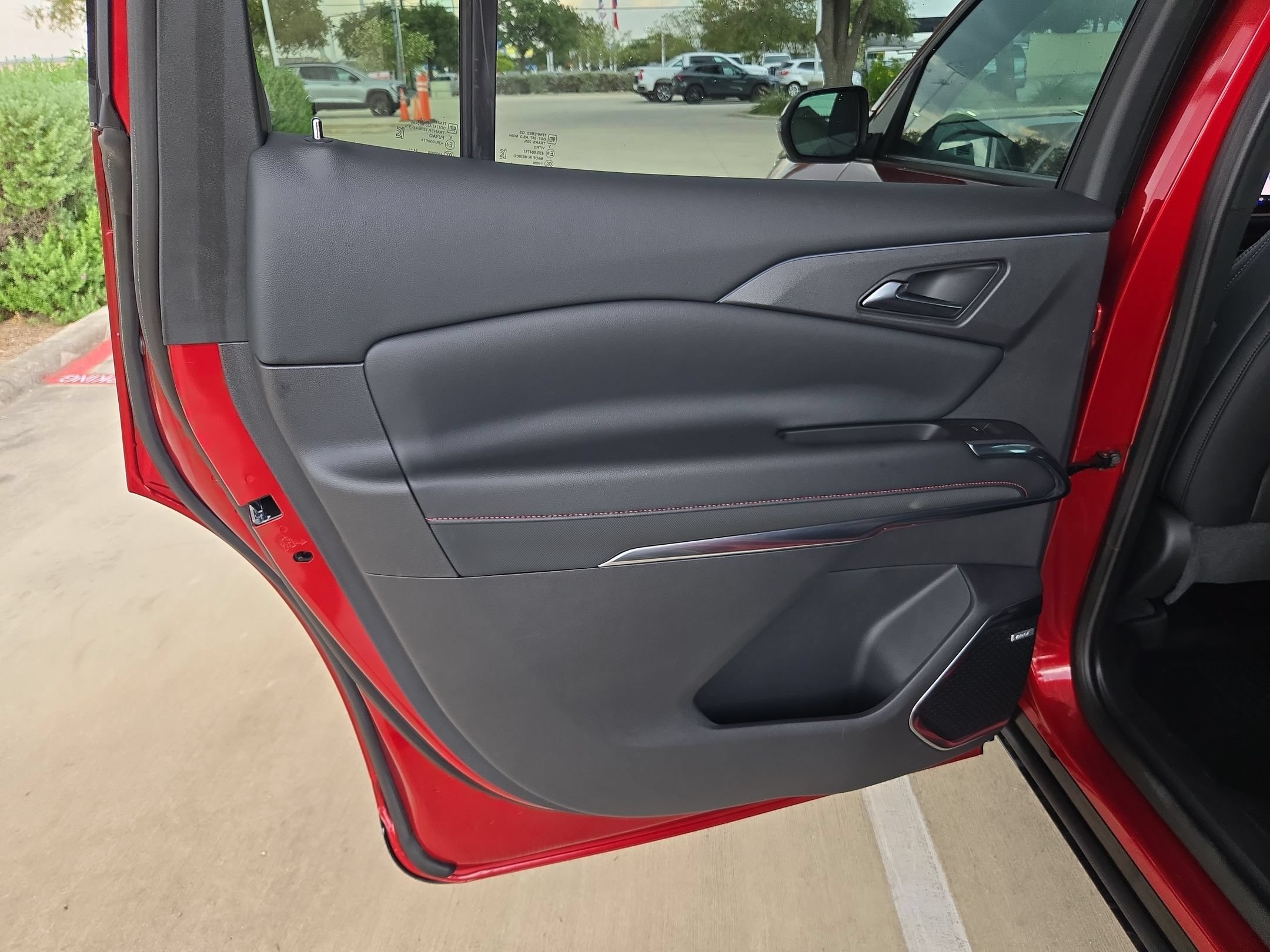 Certified 2025 Chevrolet Traverse RS w/ LPO, Floor Liner Package AWD/4WD image 12