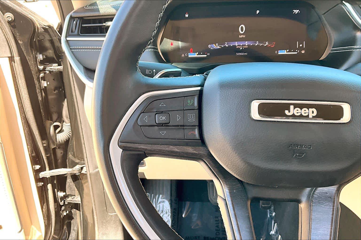 Used 2022 Jeep Grand Cherokee L Limited AWD/4WD image 24