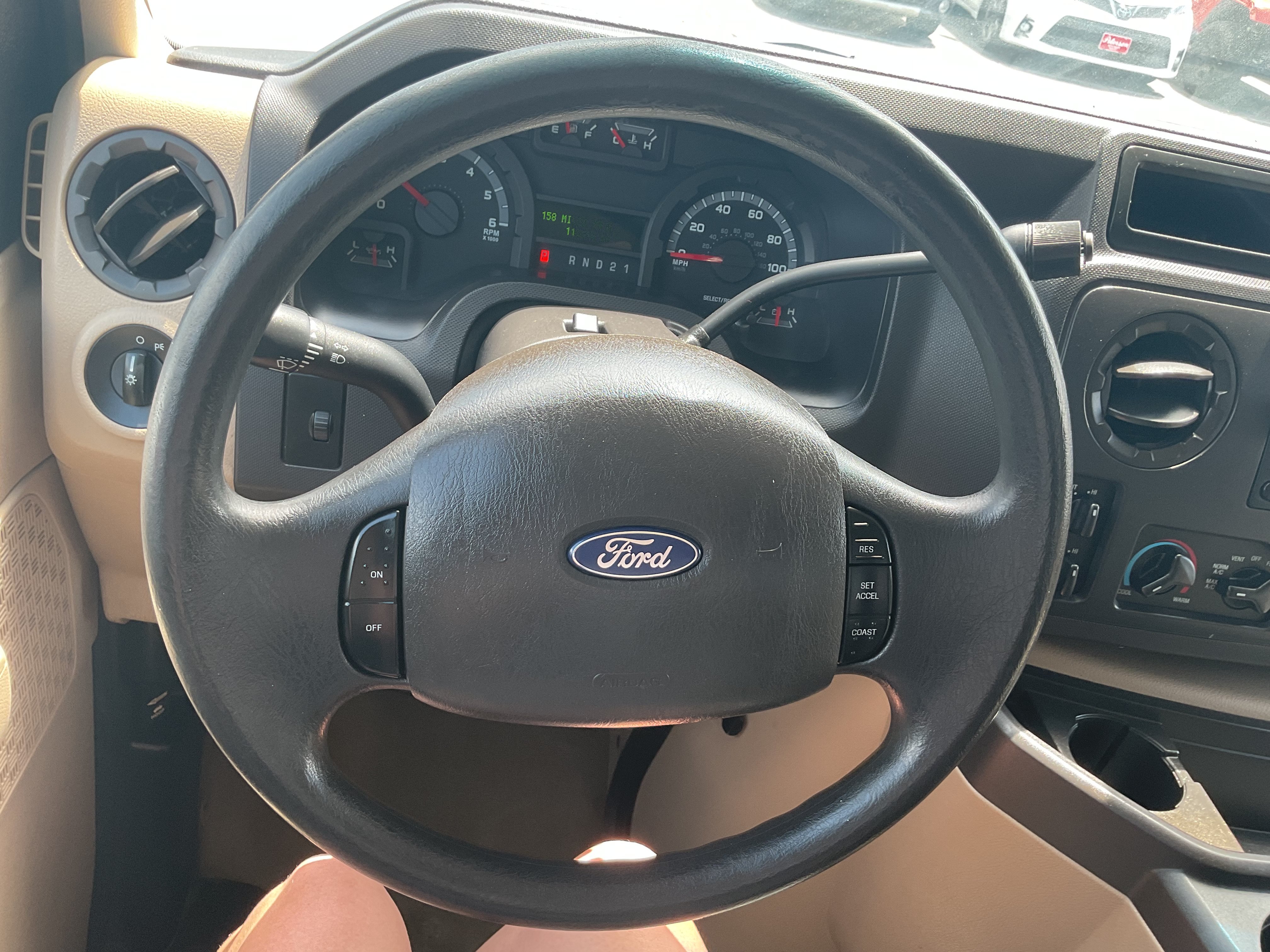 Used 2009 Ford E-350 and Econoline 350 XLT RWD image 10