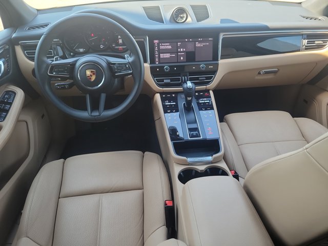 Certified 2025 Porsche Macan AWD/4WD image 16