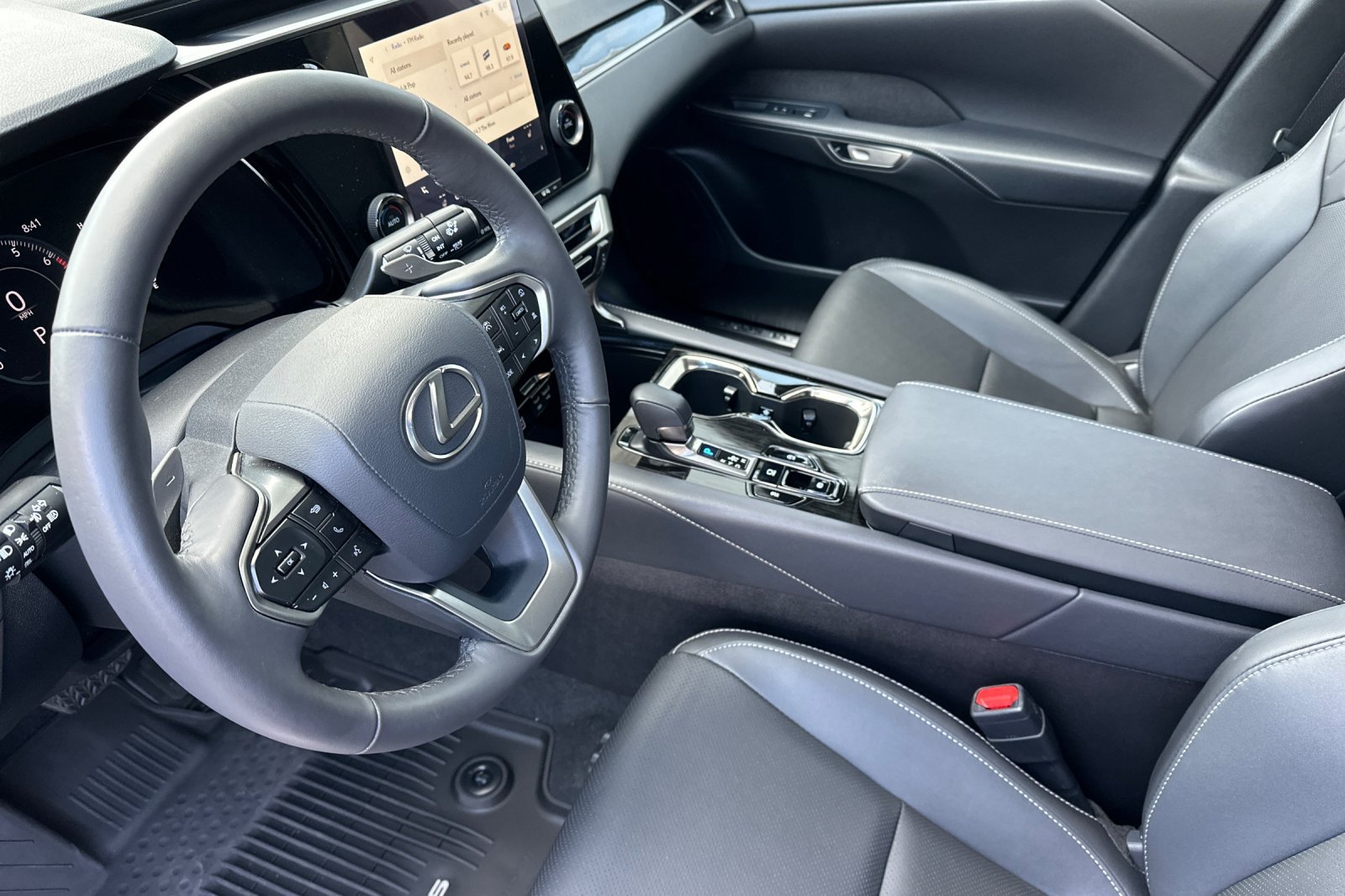 Certified 2024 Lexus RX 350 FWD w/ Technology Package image 4