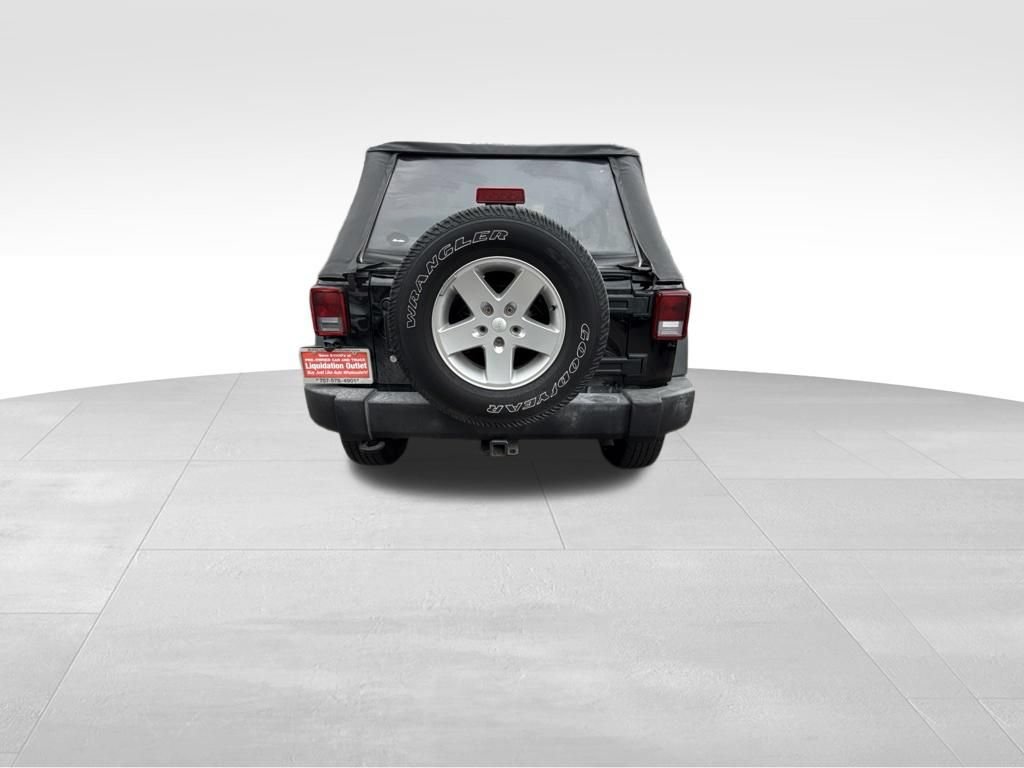 Used 2014 Jeep Wrangler Unlimited Rubicon w/ Connectivity Group AWD/4WD image 4