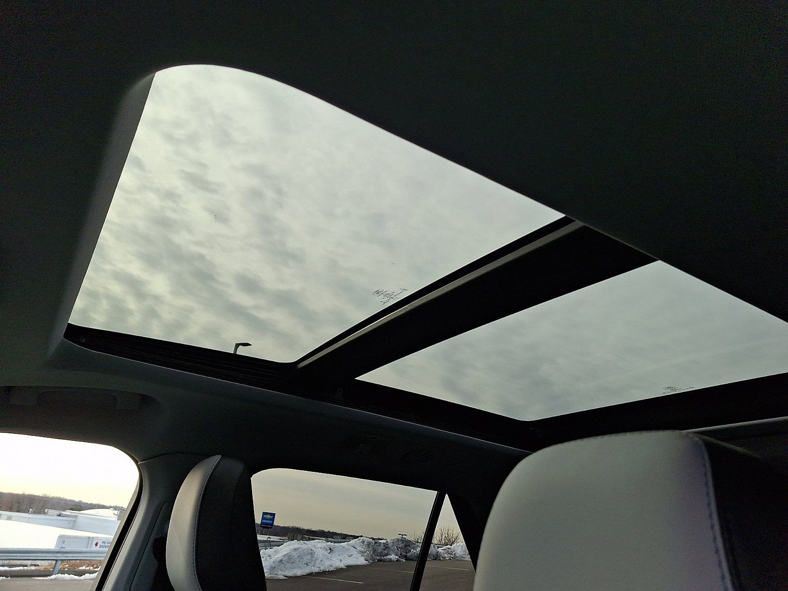 Used 2021 Ford Explorer XLT w/ Equipment Group 202A image 15