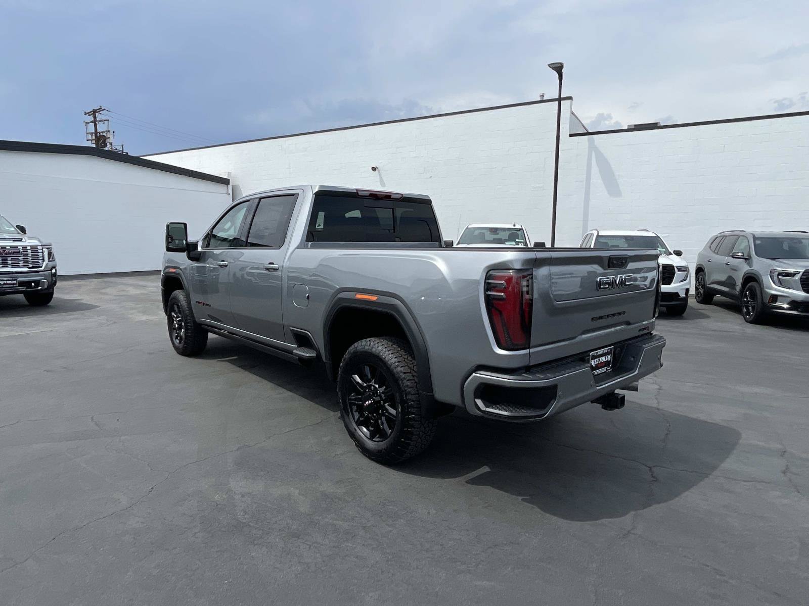 New 2026 GMC Sierra 2500 AT4 w/ AT4 Premium Plus Package AWD/4WD image 7