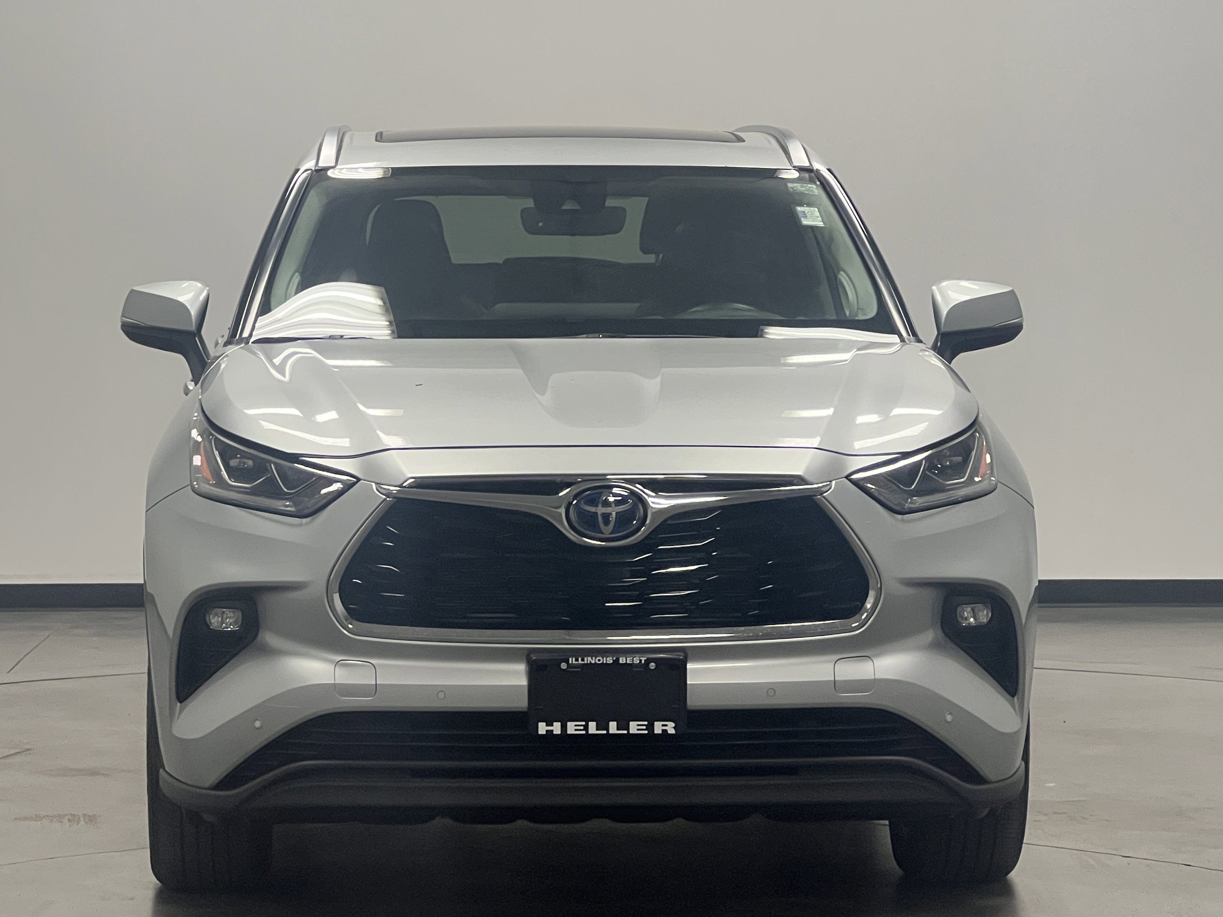 Used 2023 Toyota Highlander Limited image 3