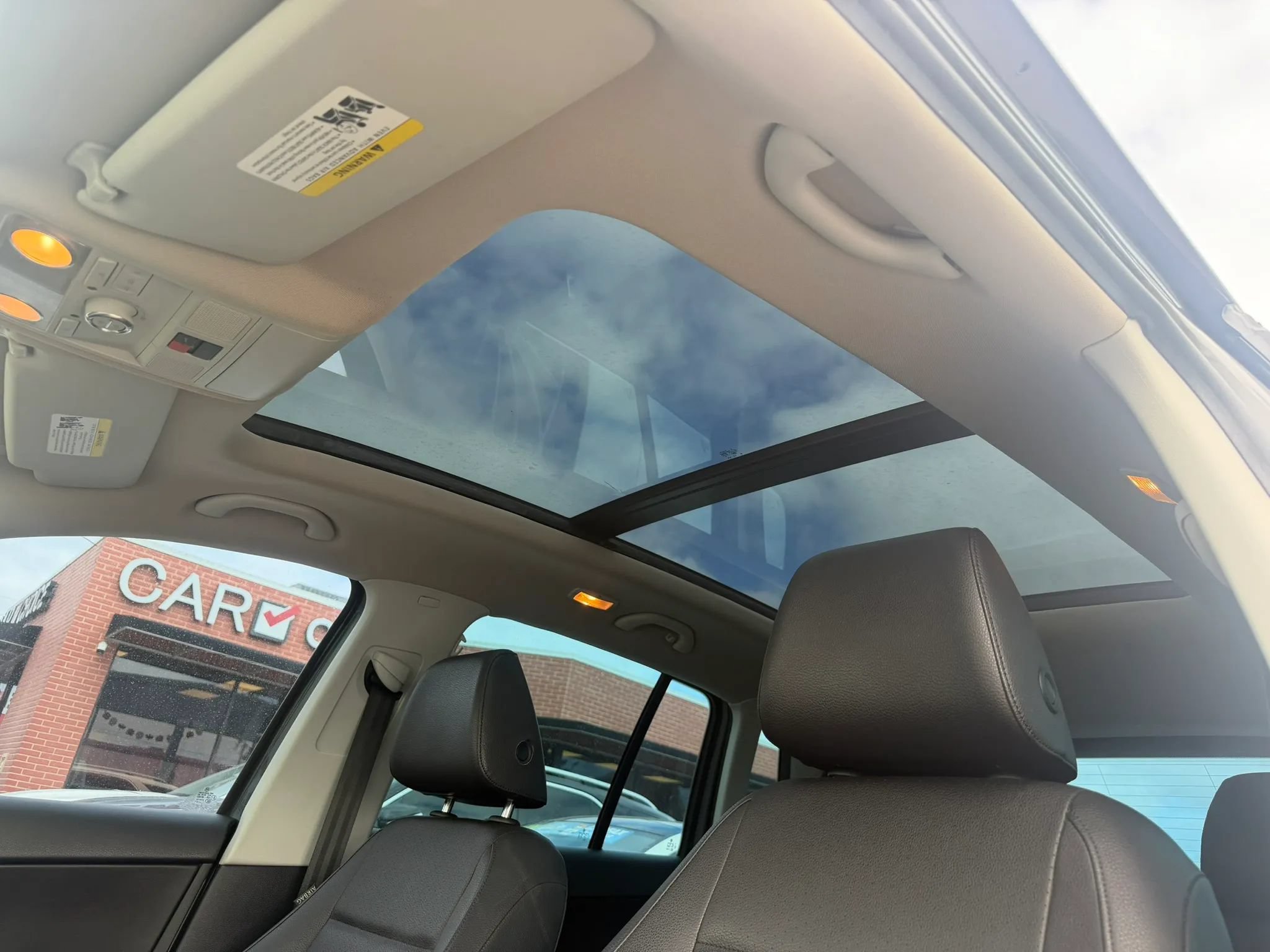Used 2016 Volkswagen Tiguan SE FWD image 9