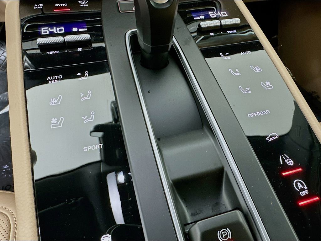 Used 2025 Porsche Macan image 23