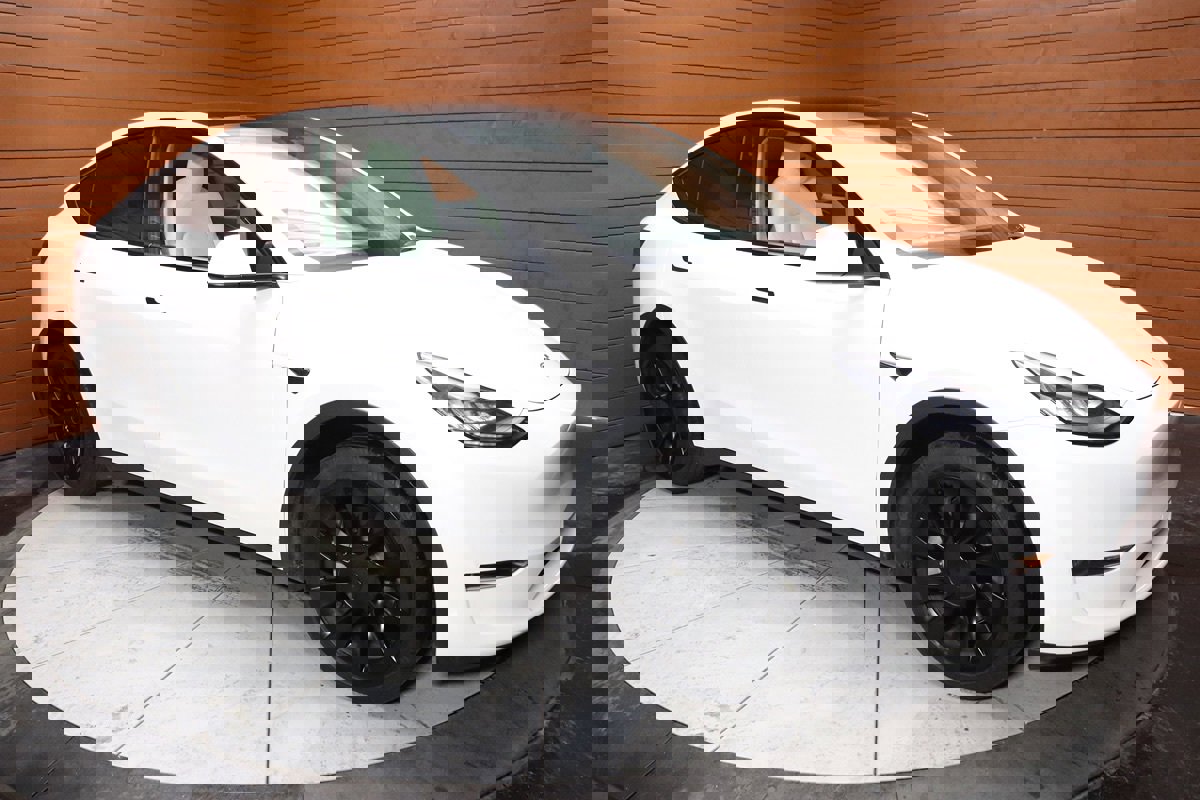 Used 2022 Tesla Model Y Long Range image 75