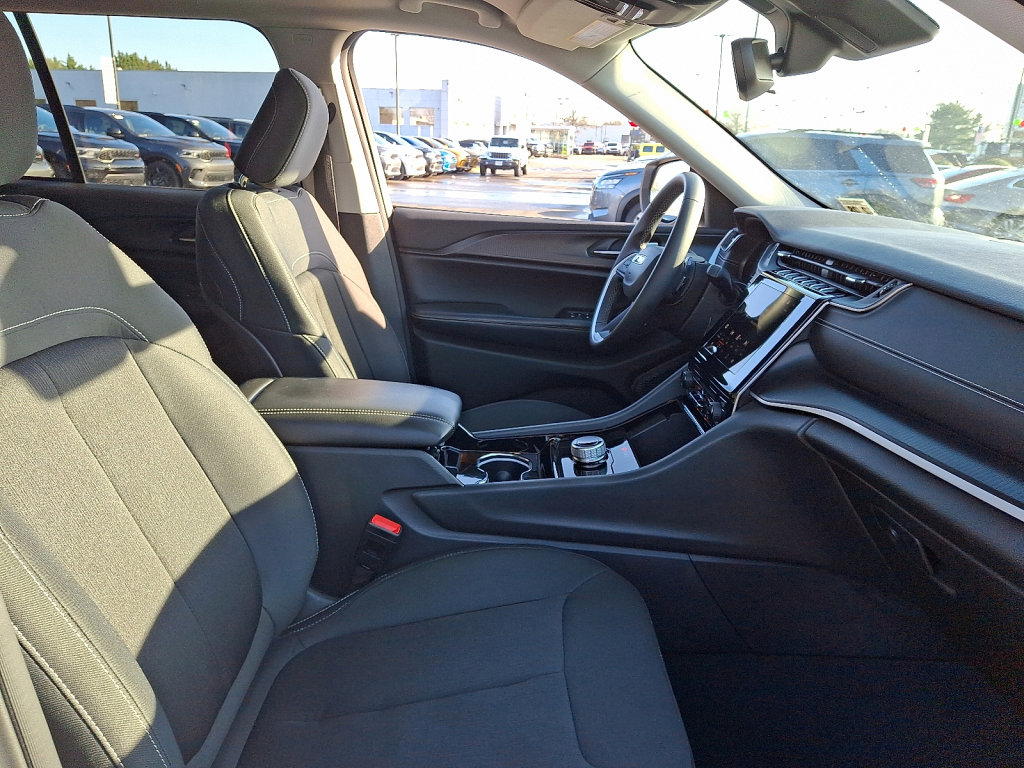 Certified 2023 Jeep Grand Cherokee Laredo image 12