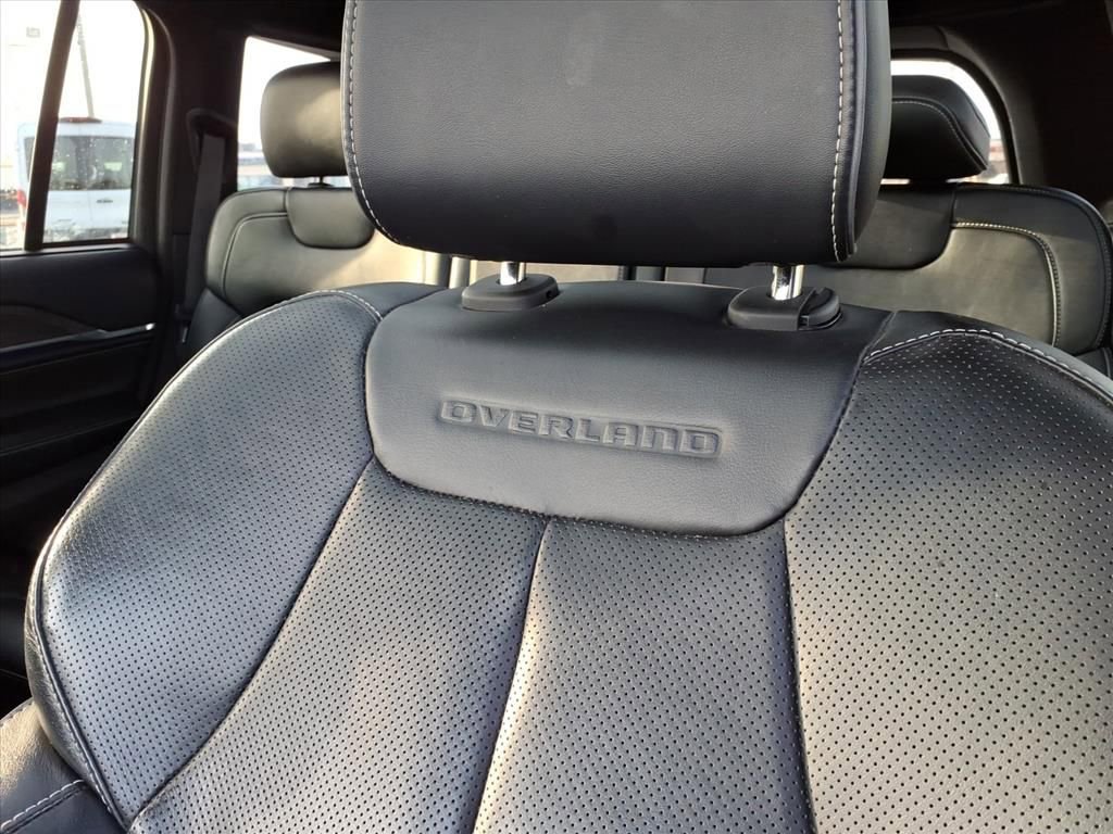 Certified 2022 Jeep Grand Cherokee Overland w/ Luxury Tech Group IV AWD/4WD image 14