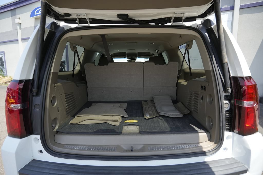 Used 2018 Chevrolet Suburban LT w/ LT Signature Package RWD image 15