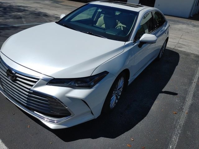 Used 2019 Toyota Avalon Limited image 3