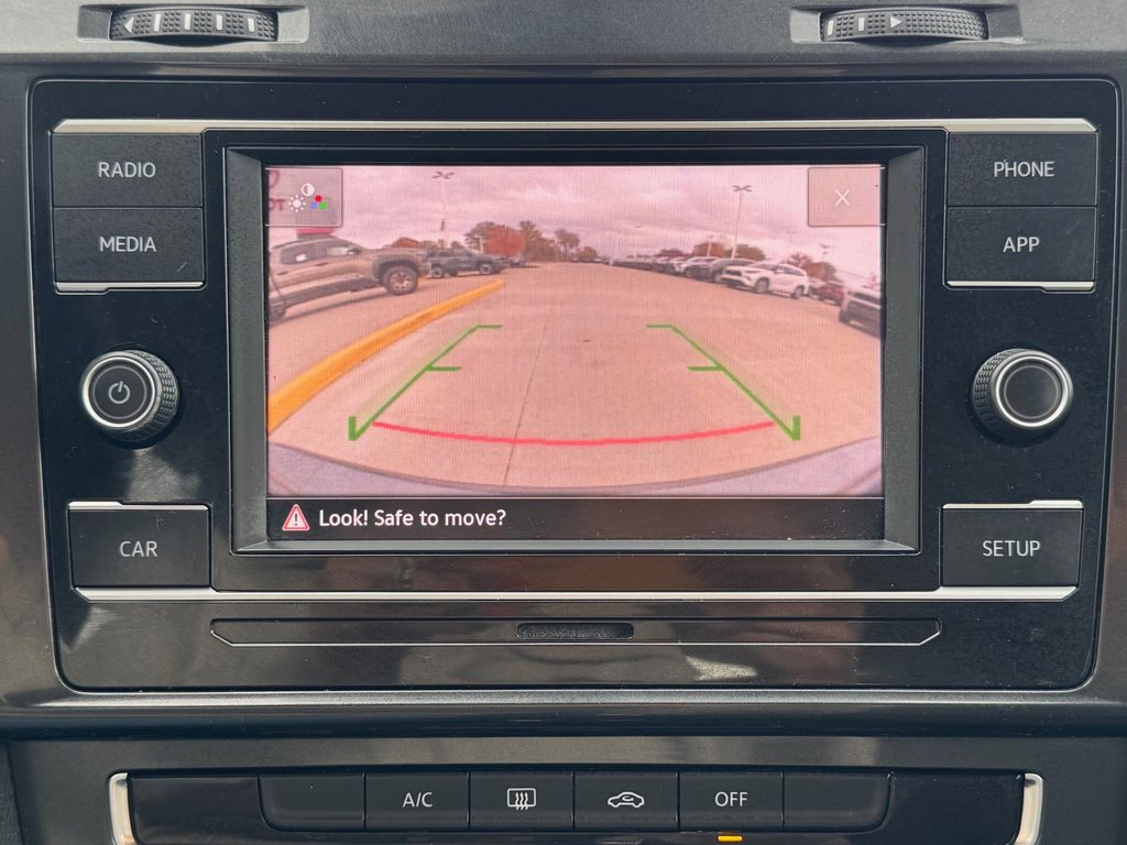 Used 2019 Volkswagen Golf 4-Door image 16