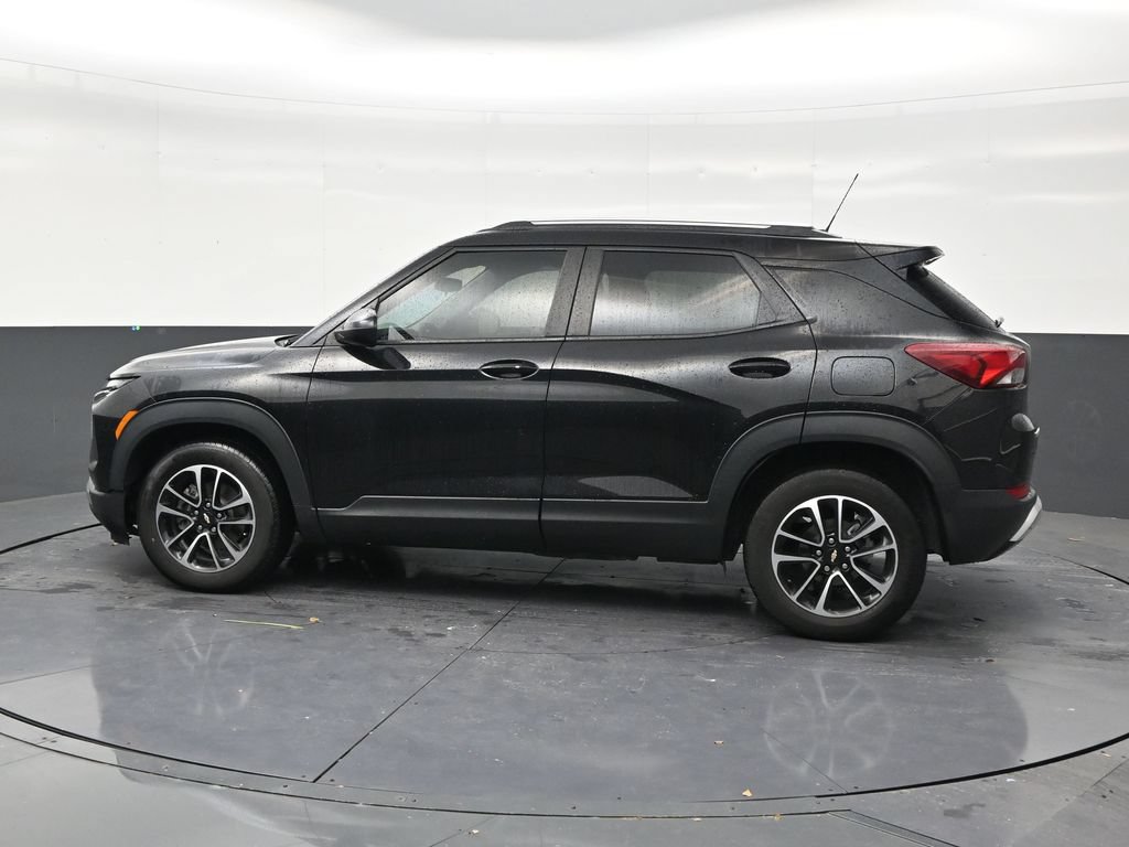Used 2024 Chevrolet TrailBlazer LT FWD image 2