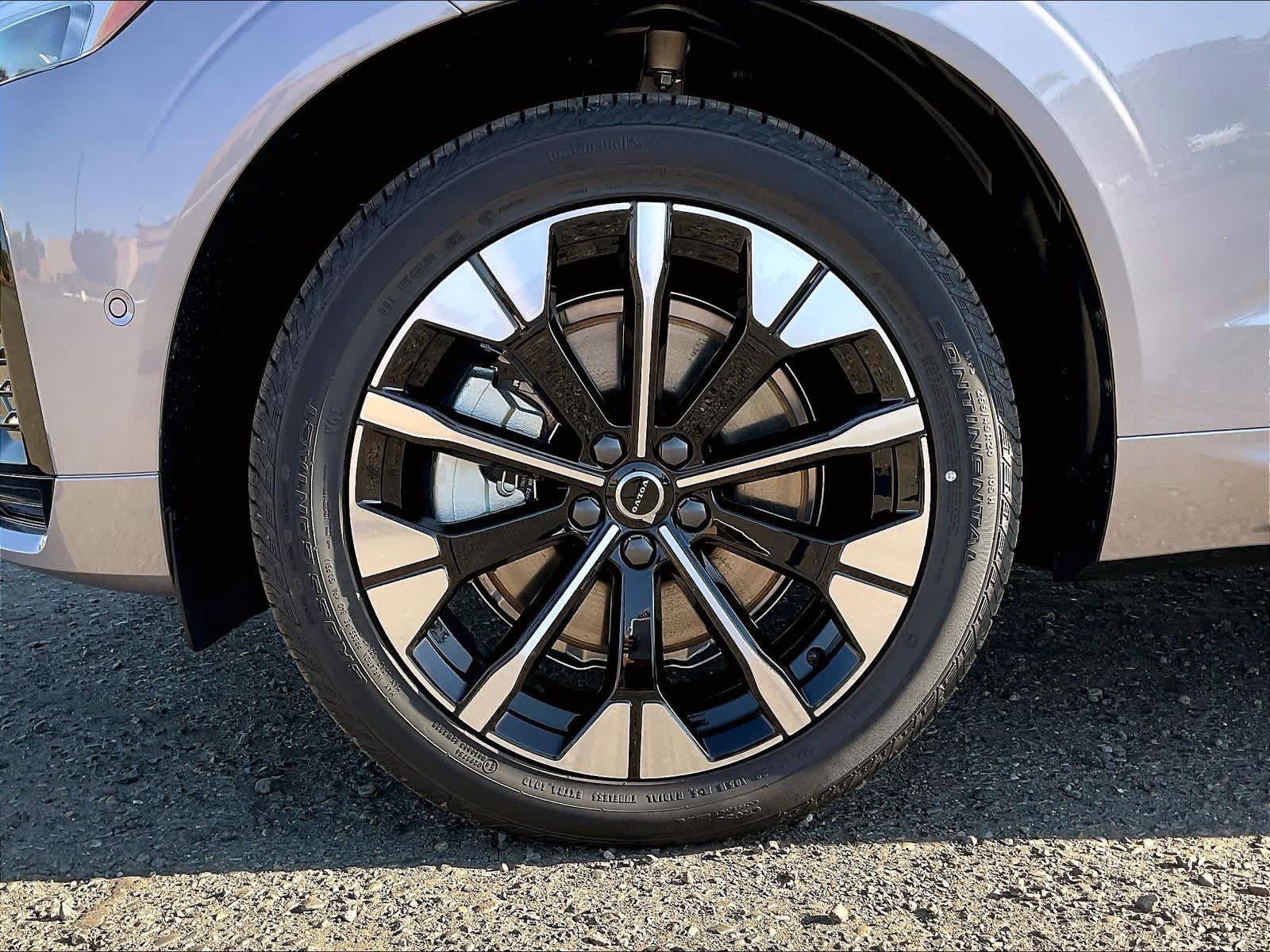 New 2026 Volvo XC60 T8 Plus w/ Climate Package PRO AWD/4WD image 14