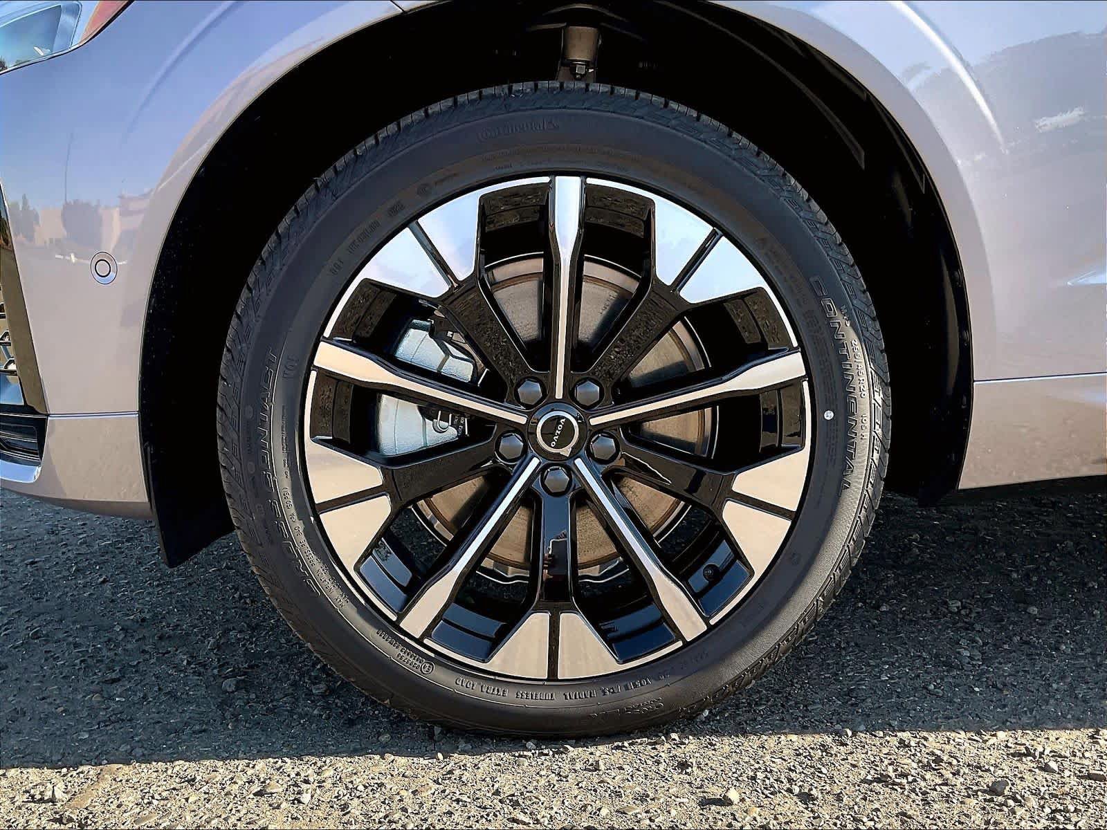 New 2026 Volvo XC60 T8 Plus w/ Climate Package PRO AWD/4WD image 14