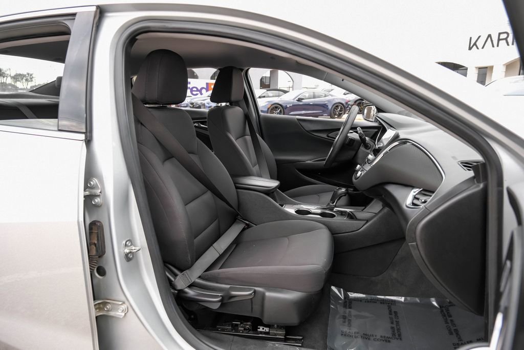 Used 2020 Chevrolet Malibu LT image 38