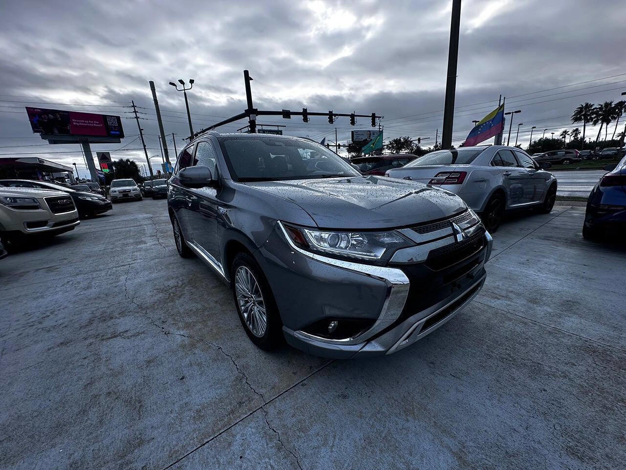 Used 2022 Mitsubishi Outlander LE AWD/4WD image 2
