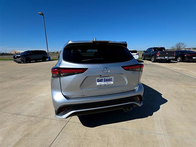 Used 2023 Toyota Highlander XSE FWD image 7