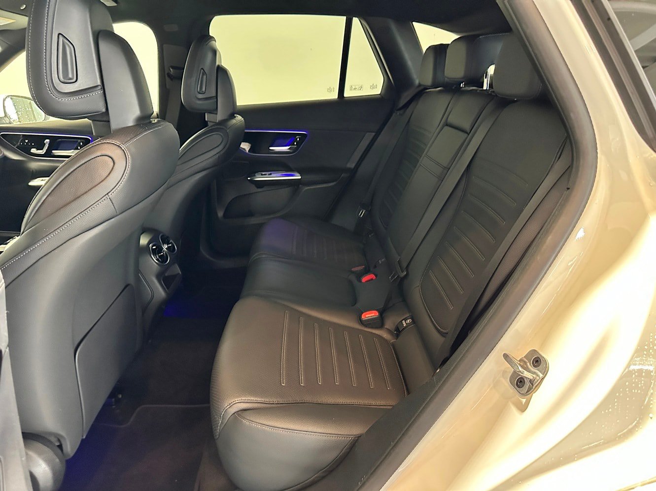 Used 2025 Mercedes-Benz GLC 300 4MATIC image 27