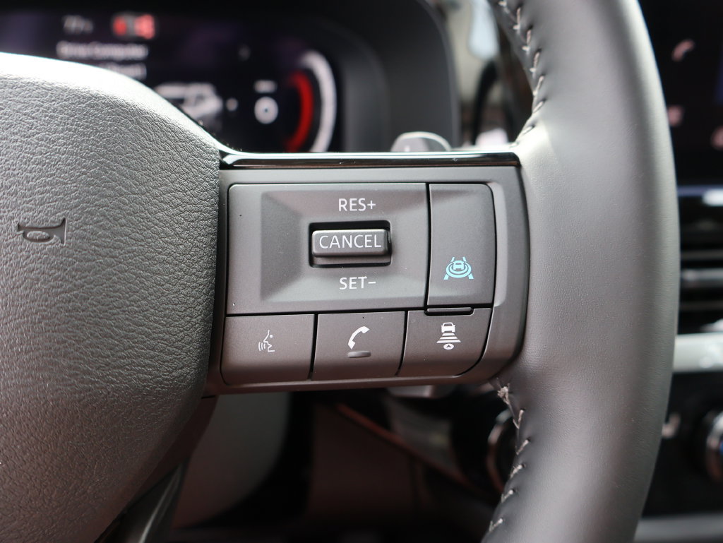 Used 2026 Nissan Pathfinder SL w/ SL Premium Package AWD/4WD image 30