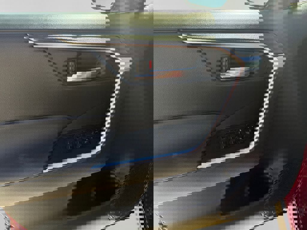 Used 2022 Toyota RAV4 XLE Premium image 14