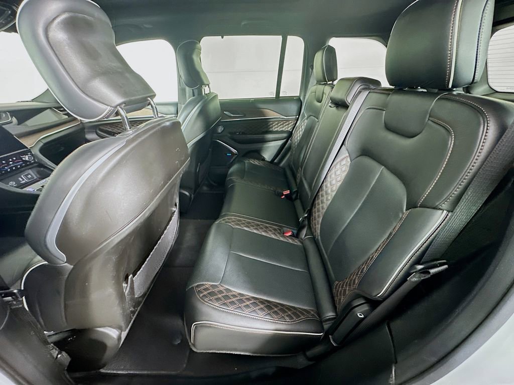 Used 2022 Jeep Grand Cherokee Summit w/ Luxury Tech Group V image 32