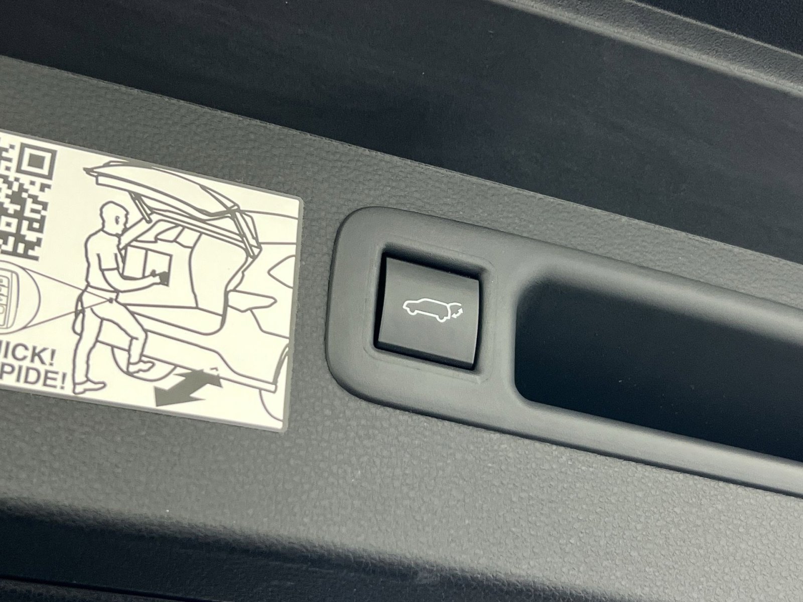 Used 2023 Toyota Highlander Platinum image 28