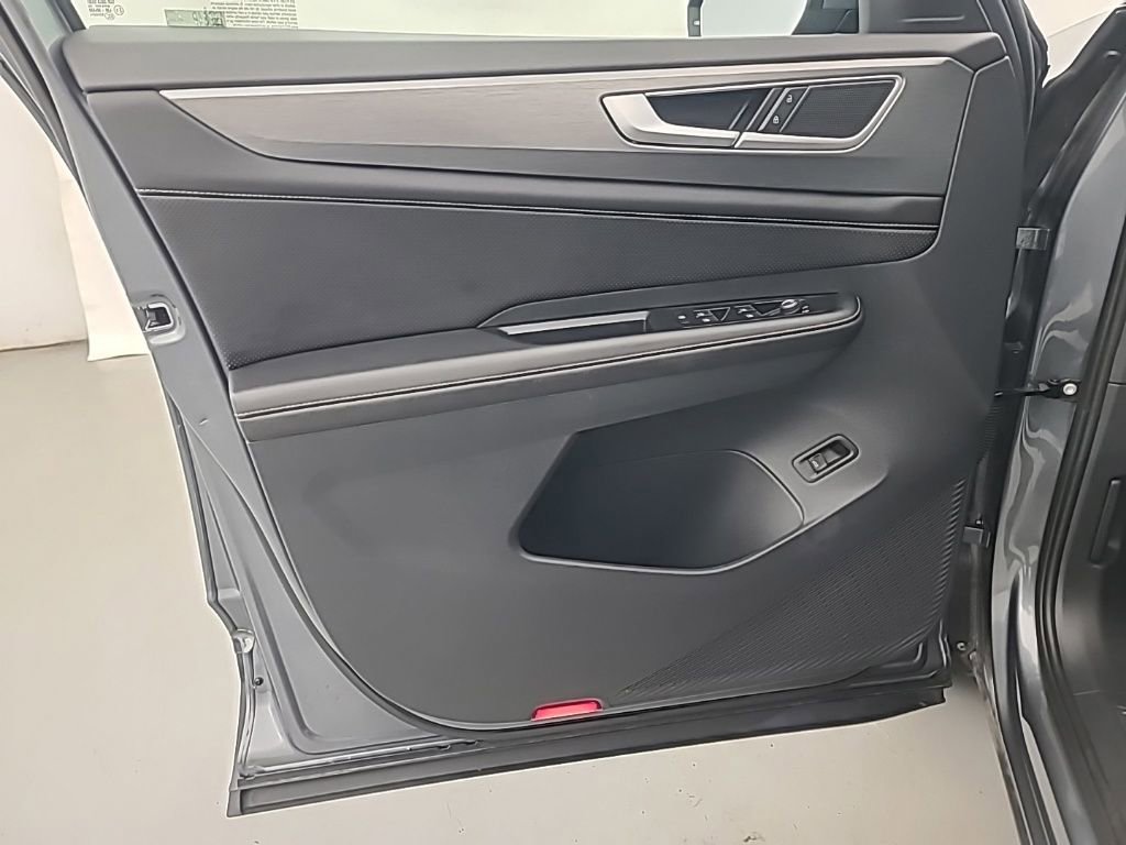 Used 2025 Volkswagen Atlas Cross Sport SE image 21