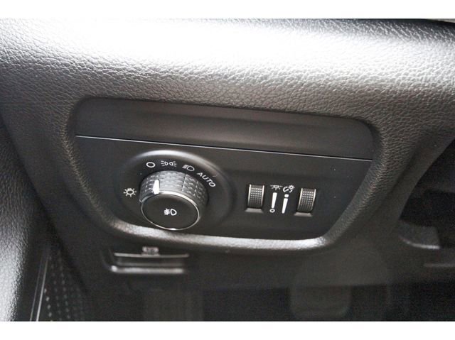 Used 2023 Jeep Grand Cherokee Limited image 16