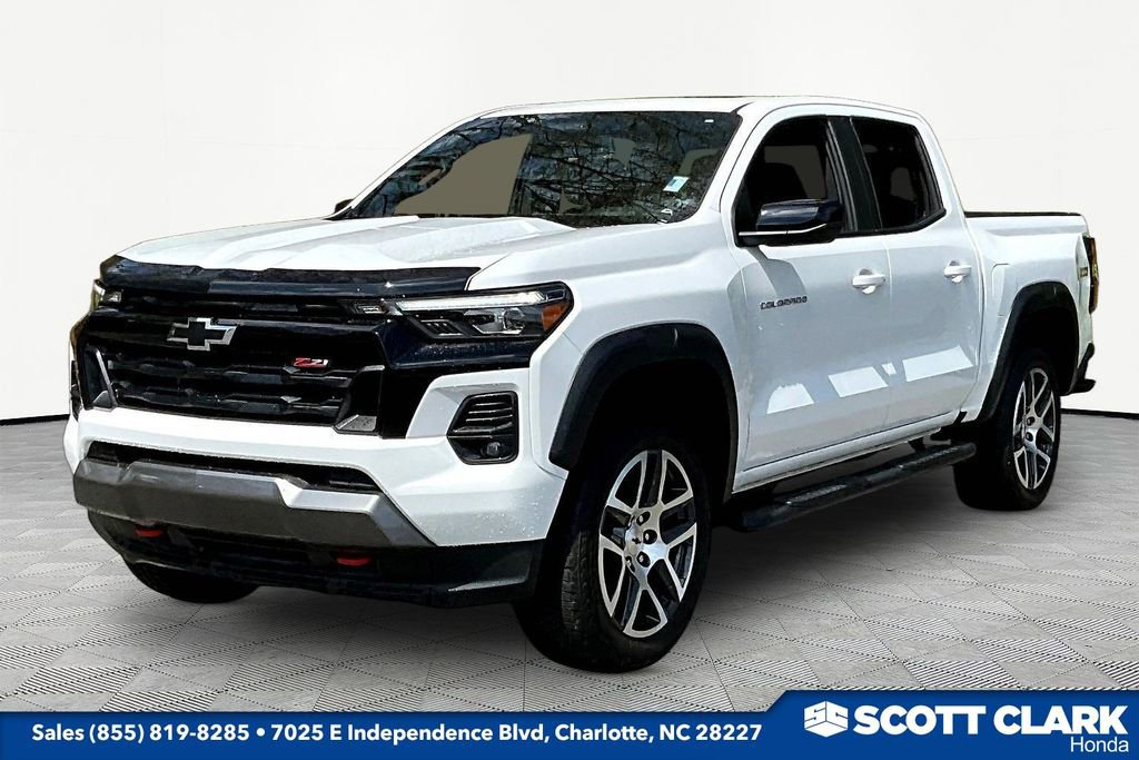 Used 2024 Chevrolet Colorado Z71 w/ Z71 Convenience Package 2 image 3