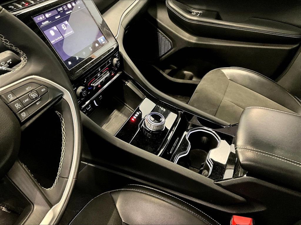 Used 2023 Jeep Grand Cherokee Altitude image 14