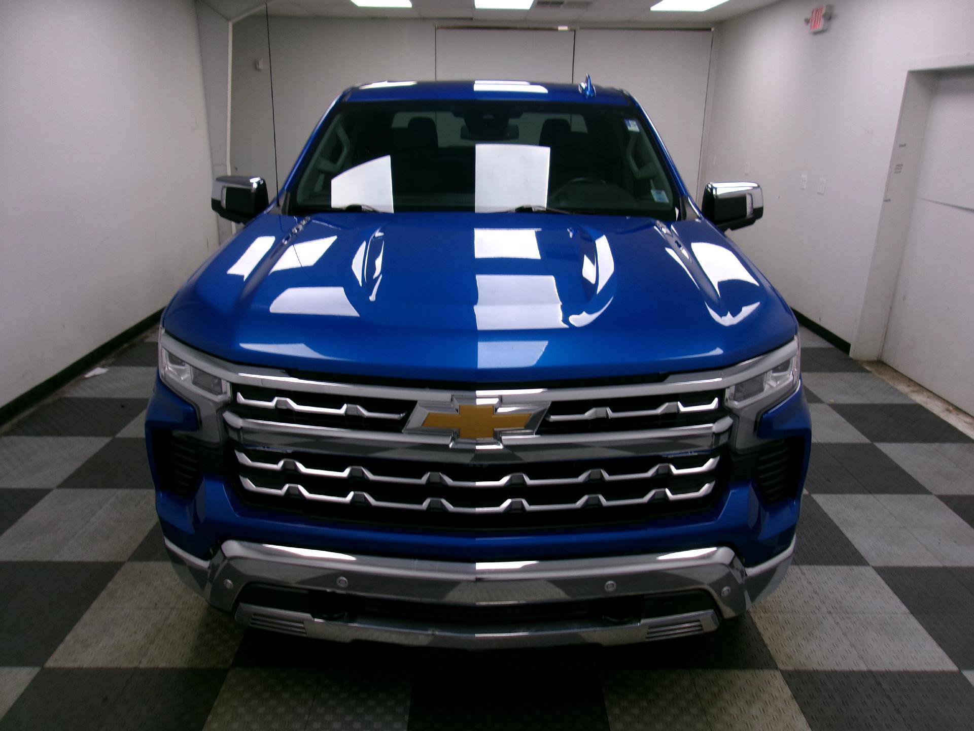 Used 2024 Chevrolet Silverado 1500 LTZ AWD/4WD image 16