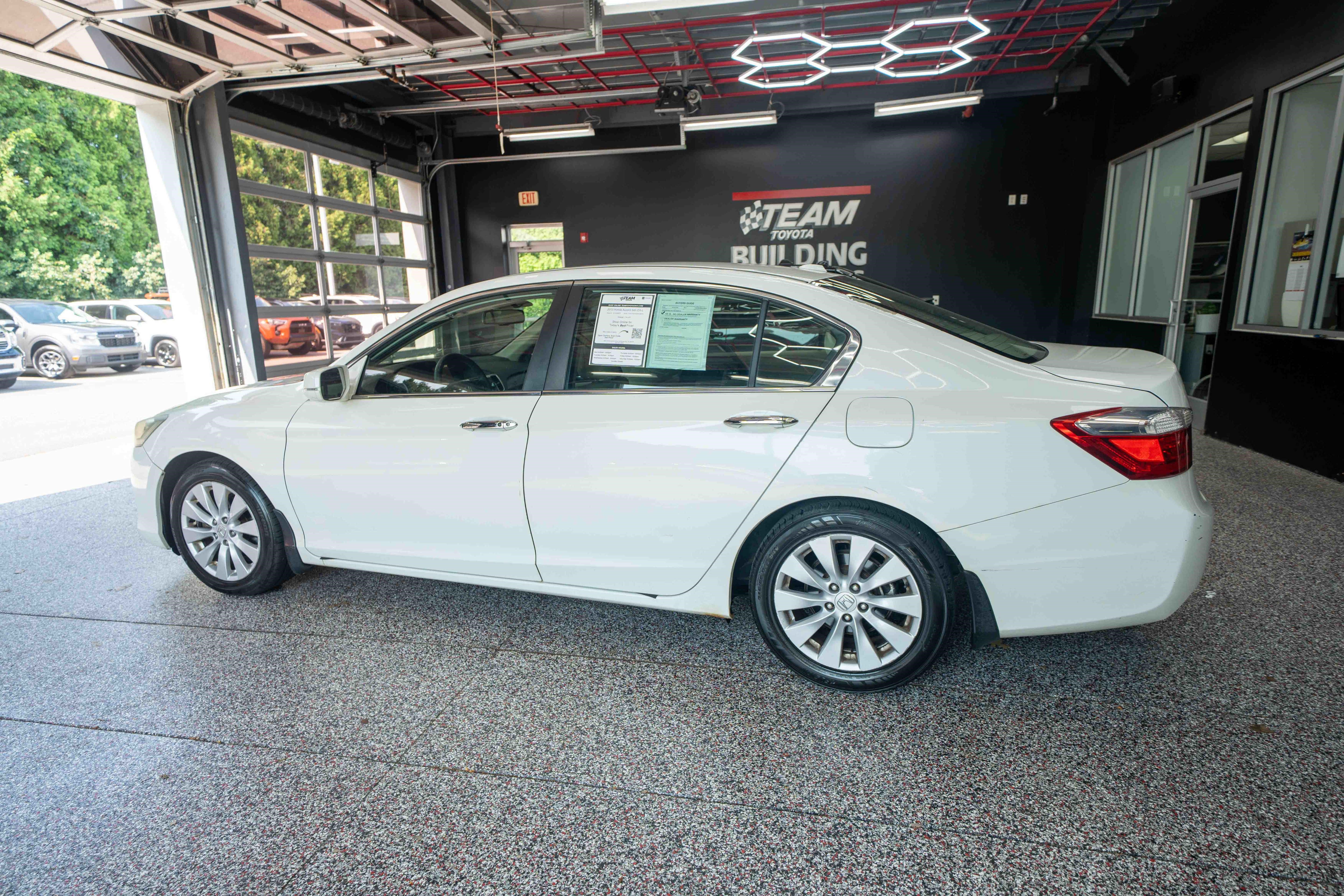 Used 2013 Honda Accord EX-L image 2