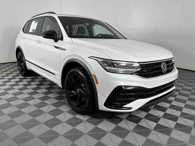 Used 2023 Volkswagen Tiguan SE R-Line FWD image 3