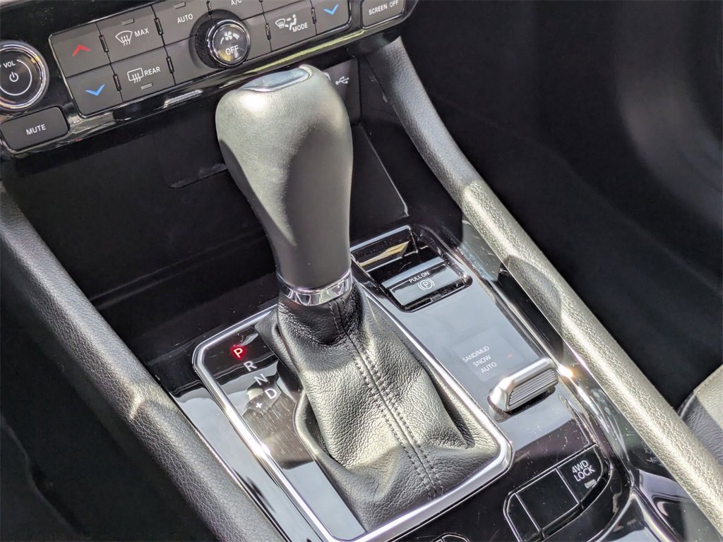 Used 2025 Jeep Compass Limited image 22