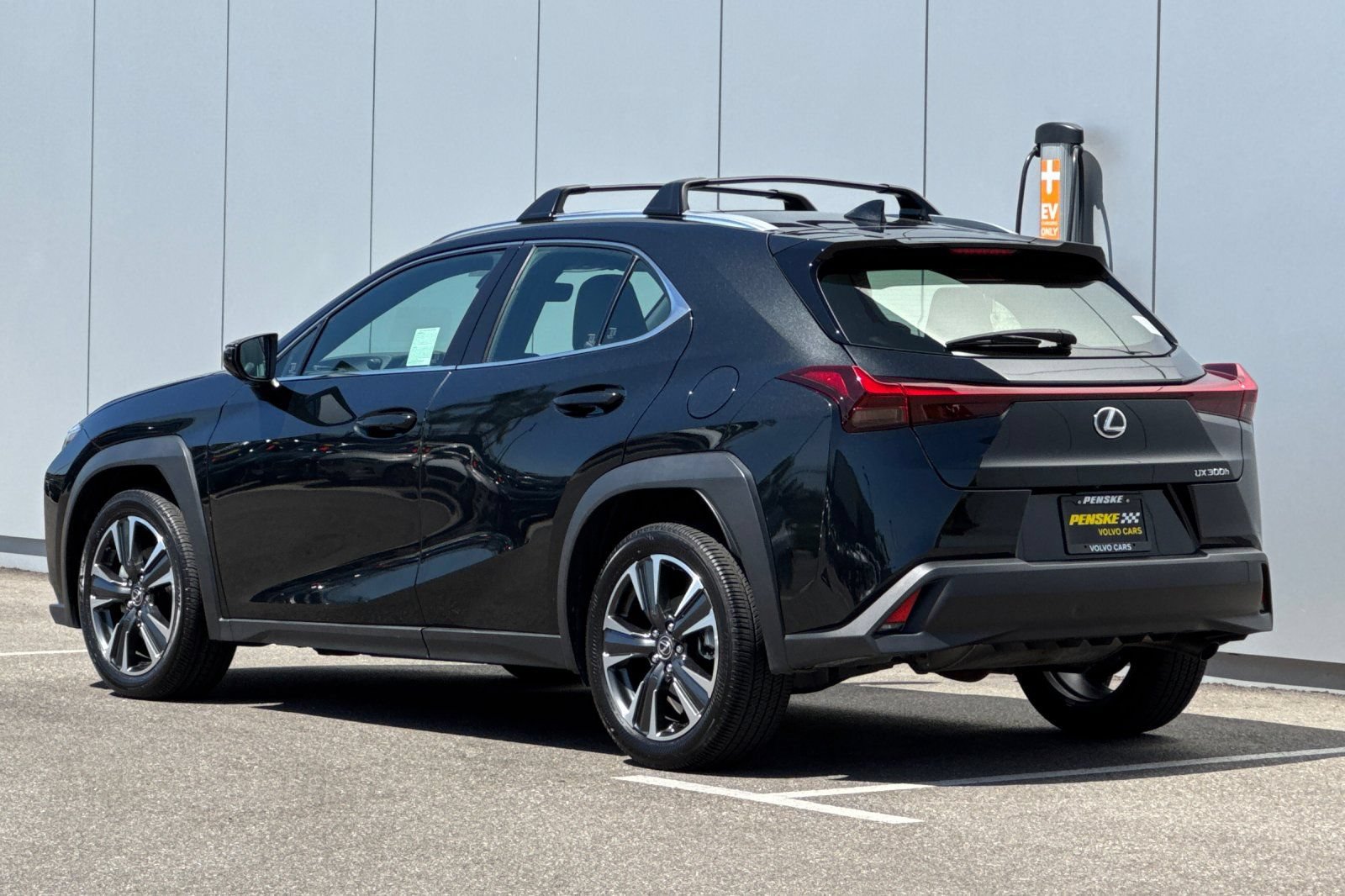 Used 2025 Lexus UX 300h FWD w/ Accessory Package (Z2) image 3