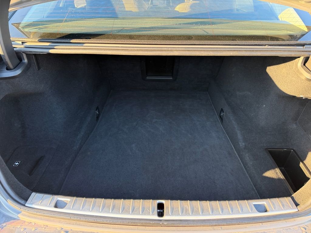 Used 2022 BMW 740i w/ Premium Package image 27